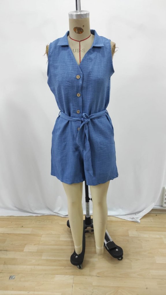 Kadın Sıfır Kollu Yakalı Düğmeli Belden Kuşaklı Kısa Keten Tulum