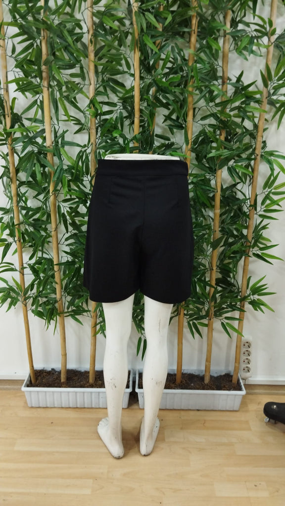 Kadın Yüksek Bel Düğmeli Asimetrik Kesim Cepli Kısa Ithal Krep şort Etek