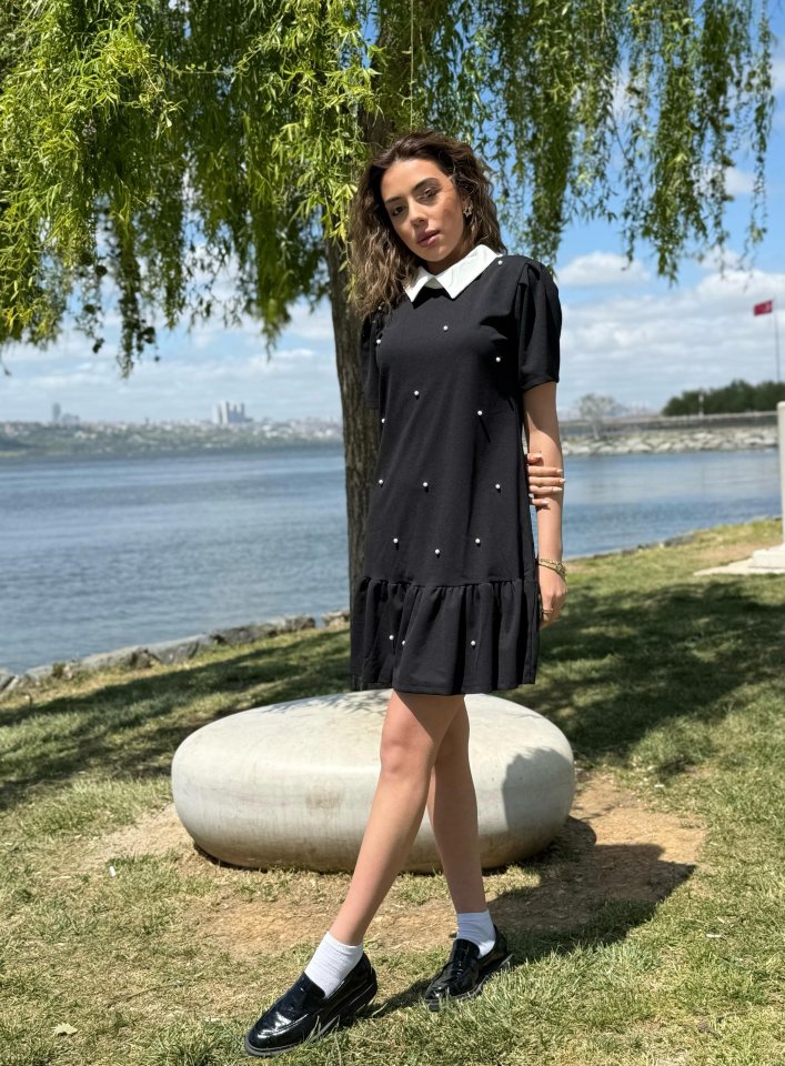 Kadın Kısa Kollu Yakalı Inci Detaylı Kısa Ithal Krep Elbise