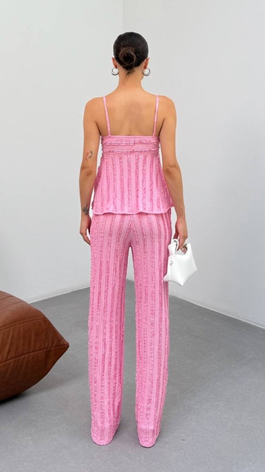 Kadın Pembe  Dokulu Askılı Üst Ve Bol Paça Pantolon 2’li Takım