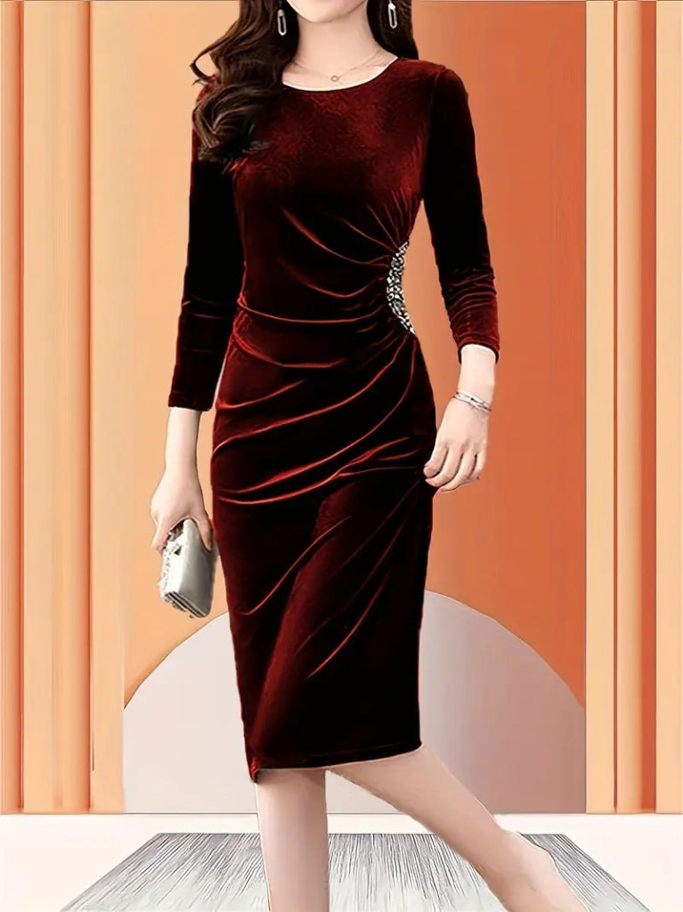 Kadın Uzun Kollu Yakası Açık Yanlardan Büzgülü Taş Detaylı Midi Kadife Elbise