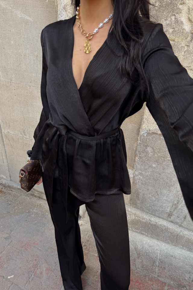 SATEN KRUVAZE BAĞLAMALI BLUZ- PANTOLON TAKIM - Siyah