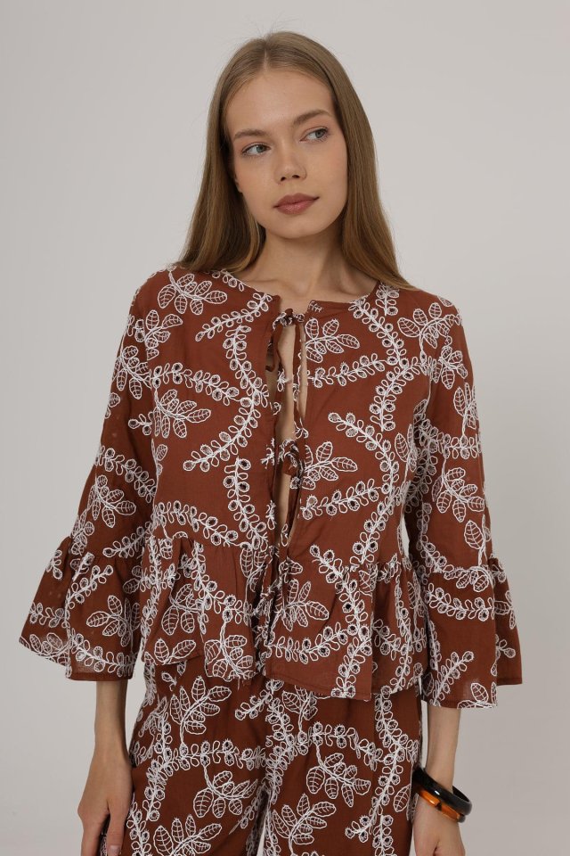 Fiyonk Bağlamalı Brode Bluz - Kahve