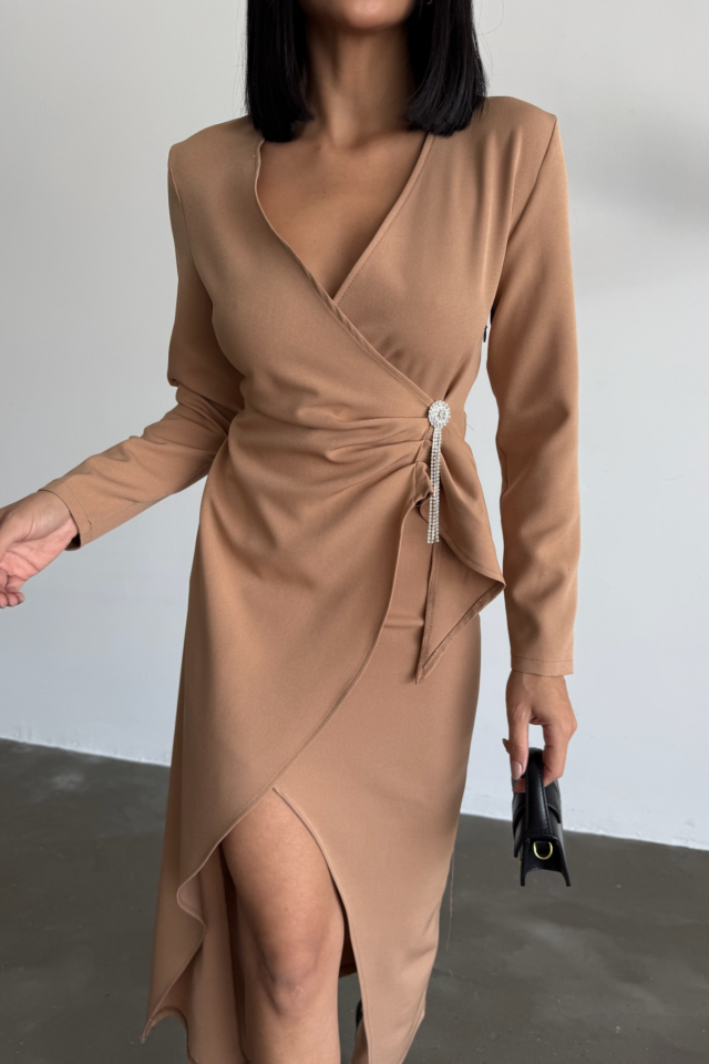 KRUVAZE BROŞ DETAYLI ELBİSE - Bej