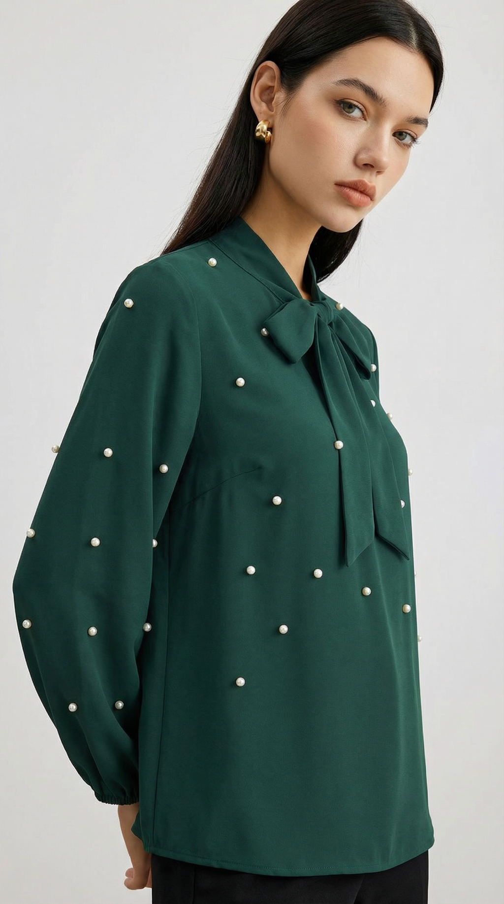 İncili Yakadan Bağlamalı Yeşil Bluz