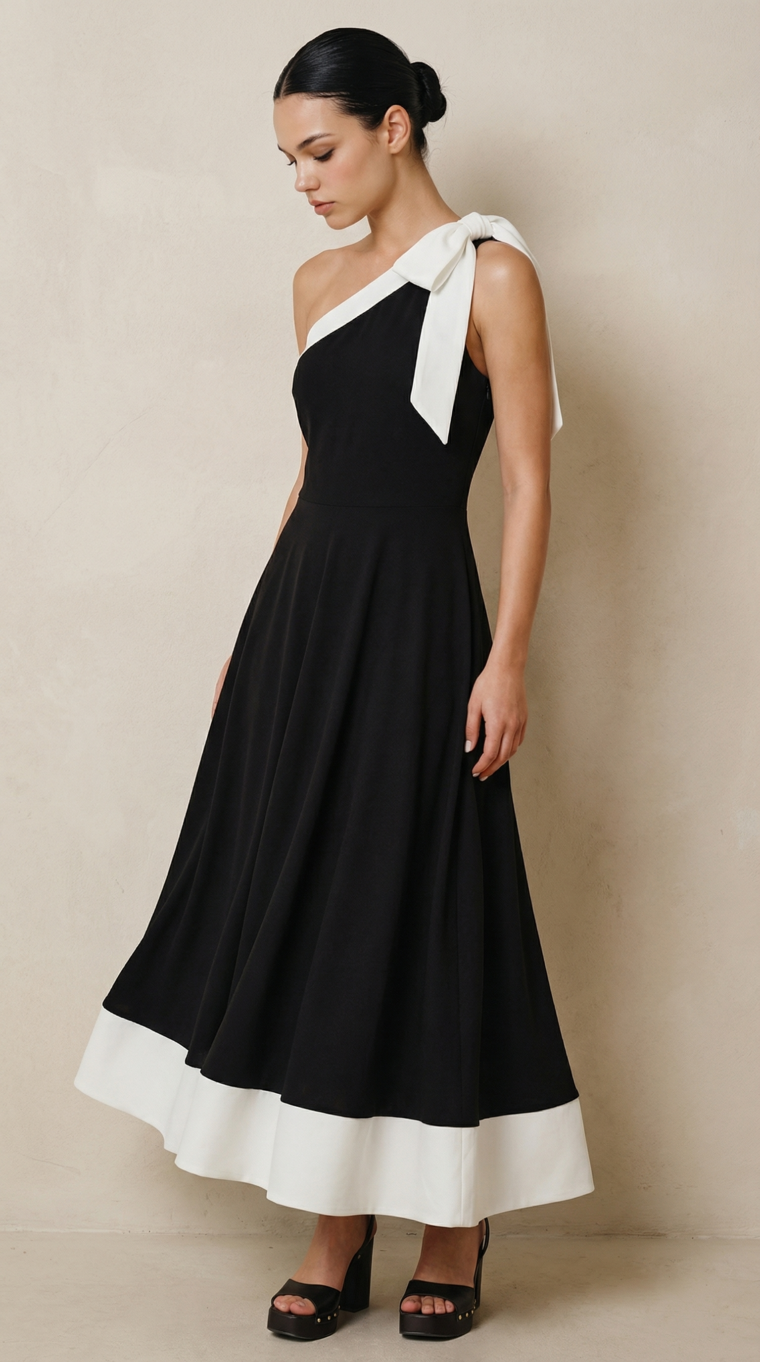 Tek Omuz Kurdele Detaylı Siyah Beyaz Midi Elbise