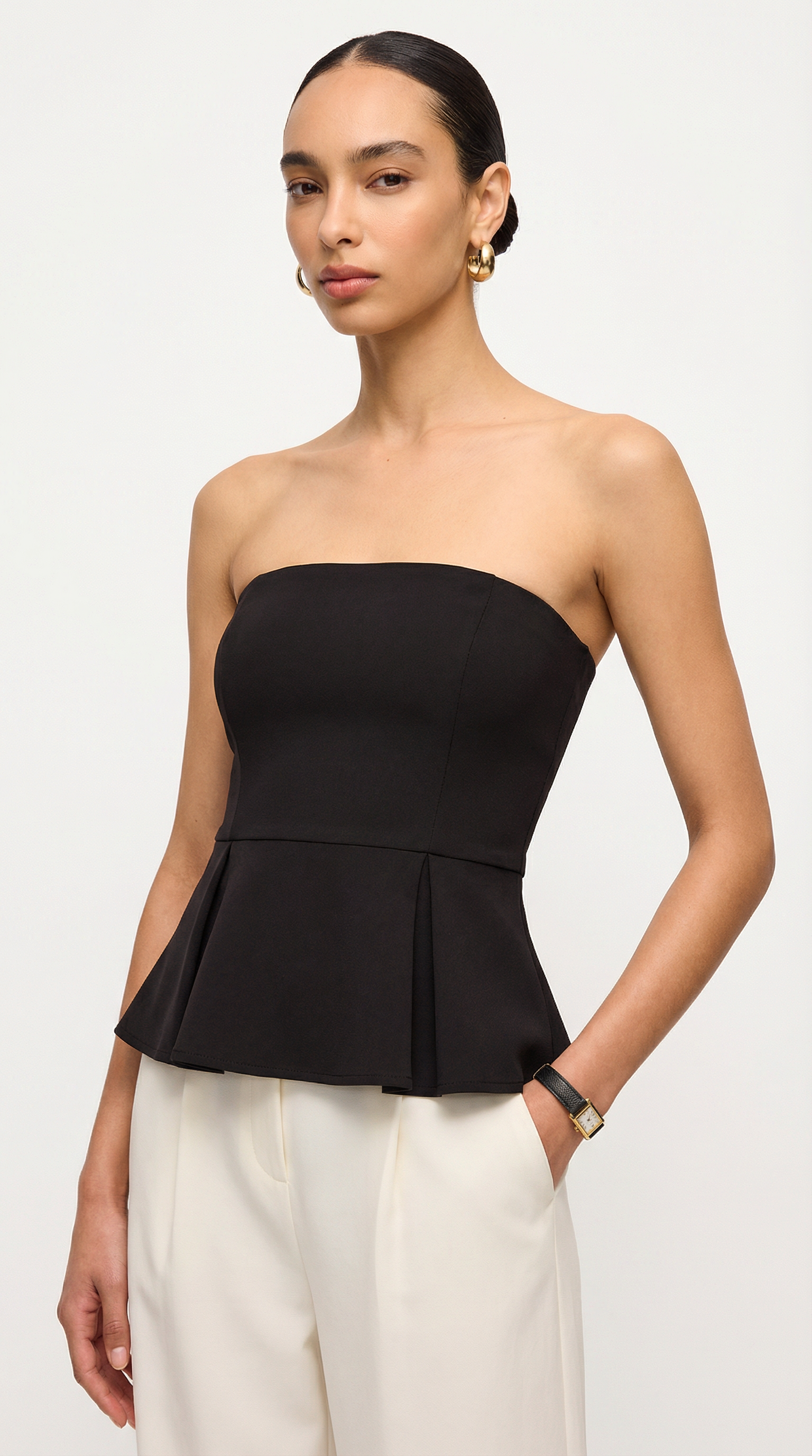 Siyah Pileli Straplez Bluz