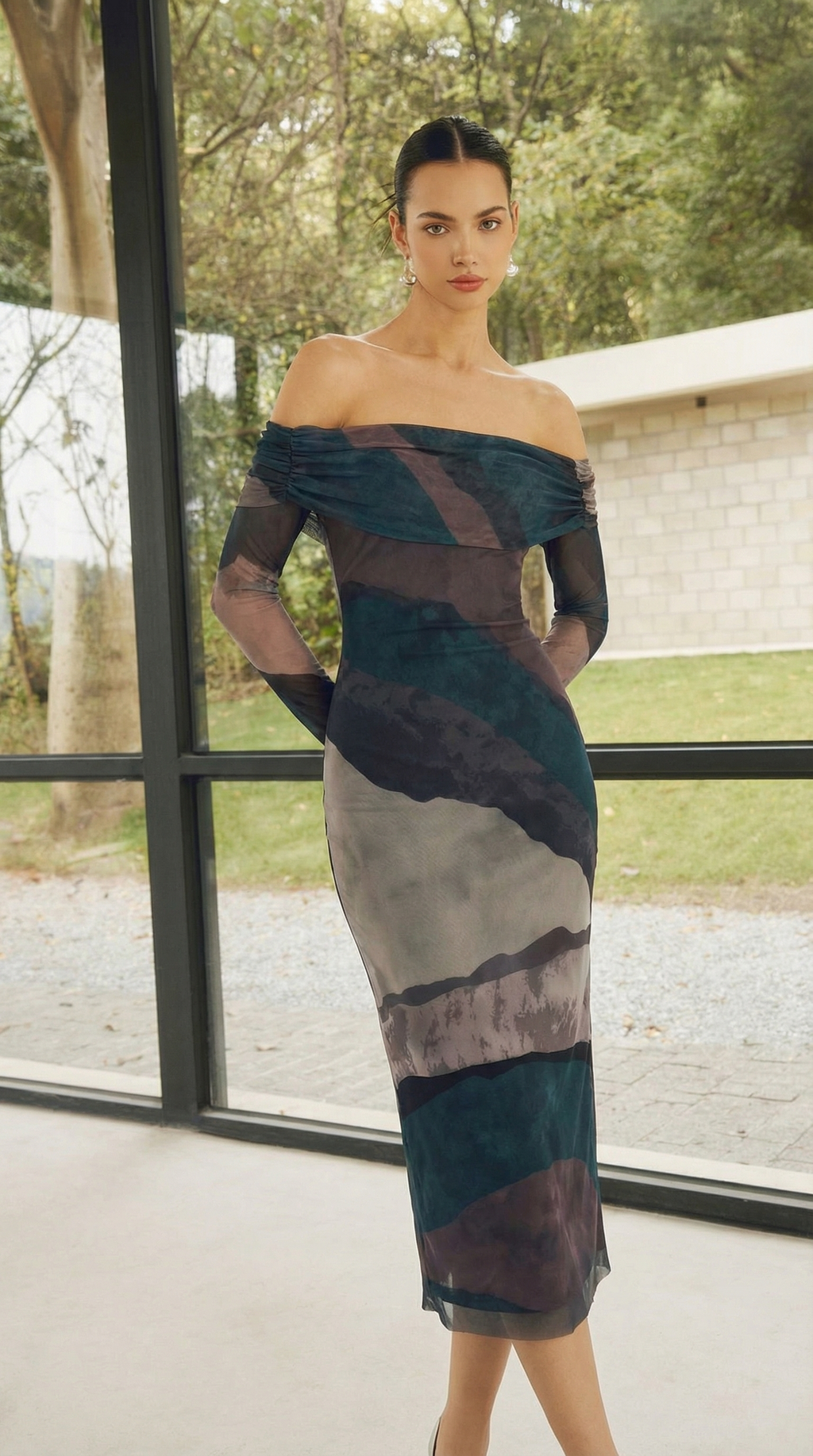 Madonna Yaka Desenli Tül Elbise