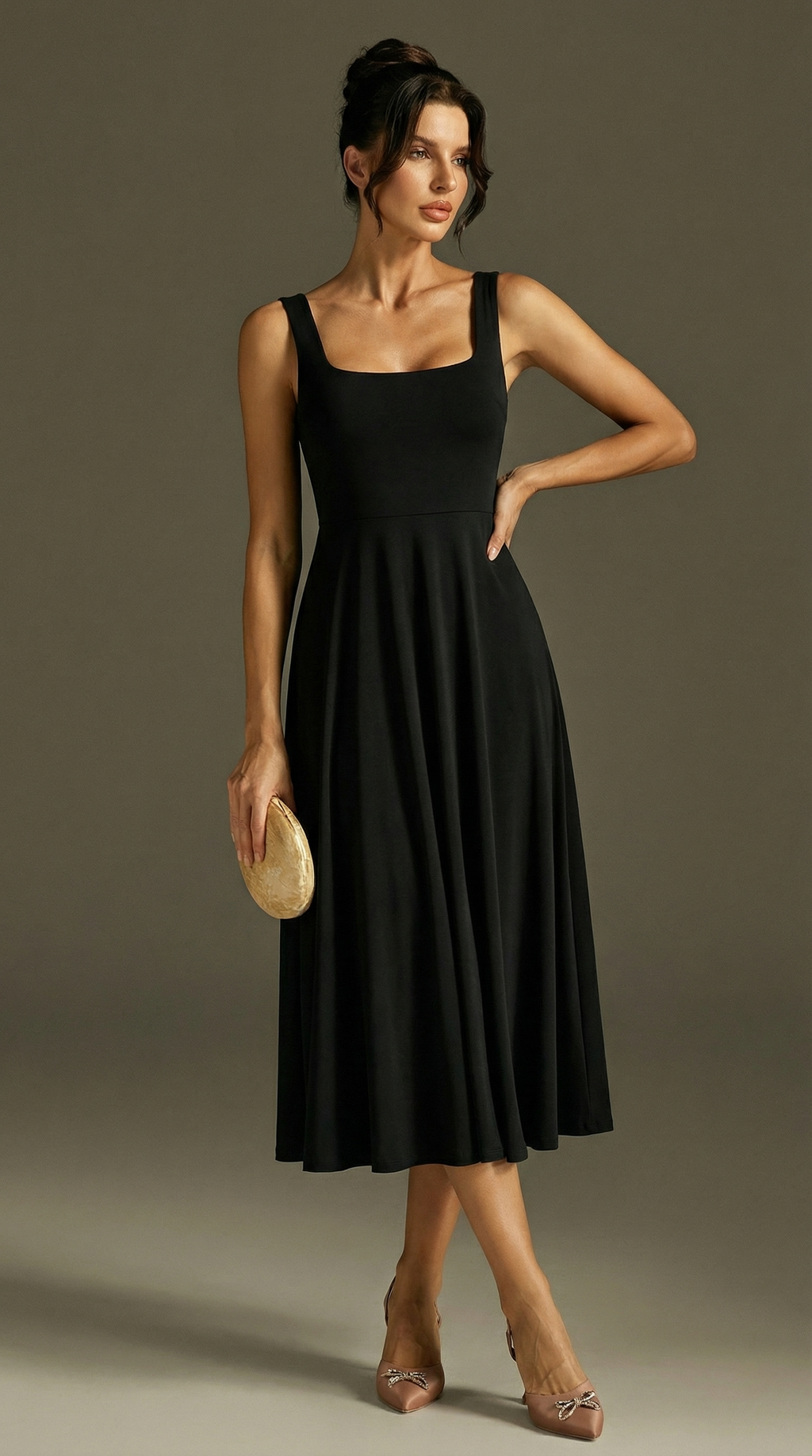 Siyah Kare Yaka Askılı Midi Elbise