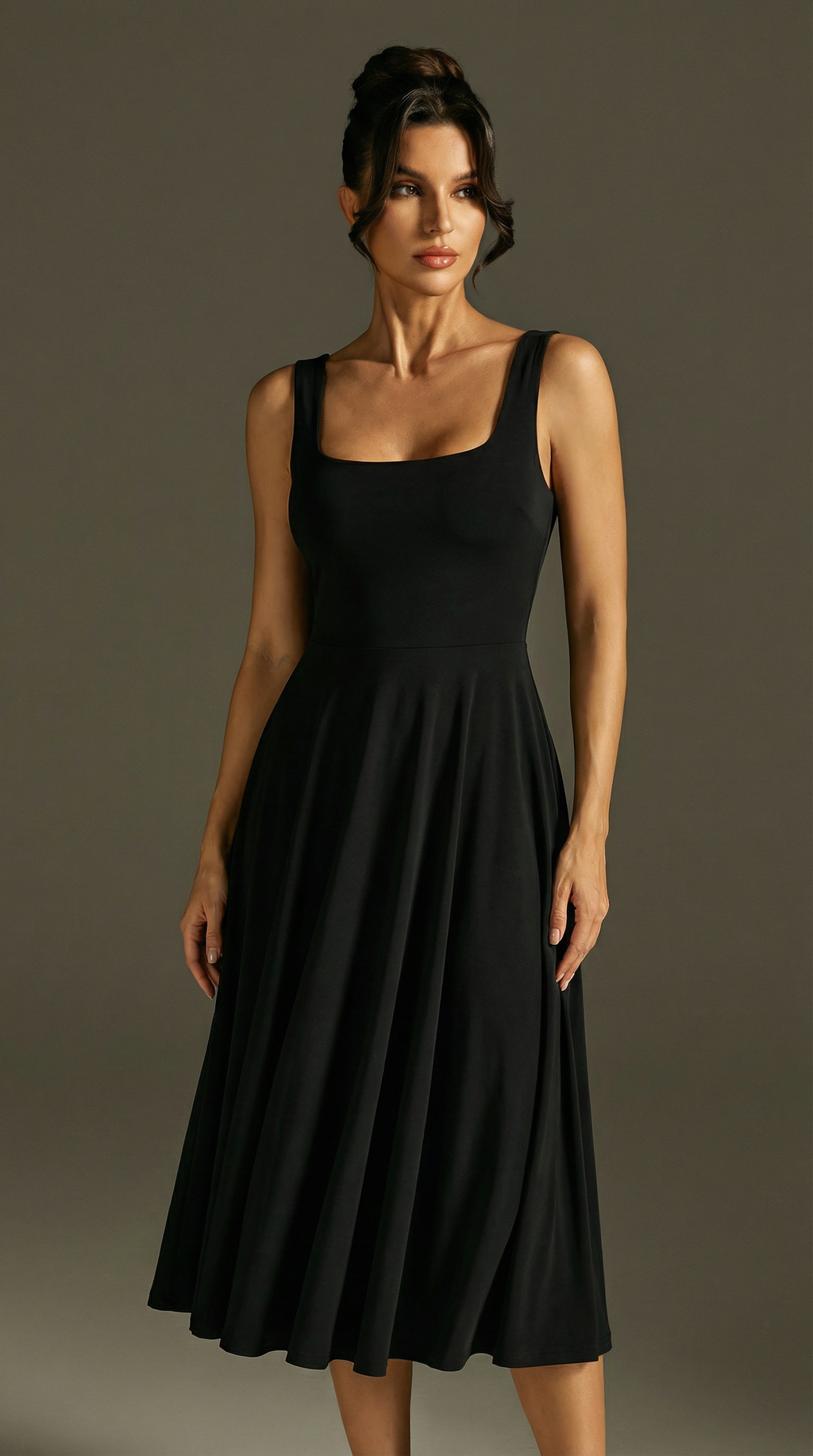 Siyah Kare Yaka Askılı Midi Elbise