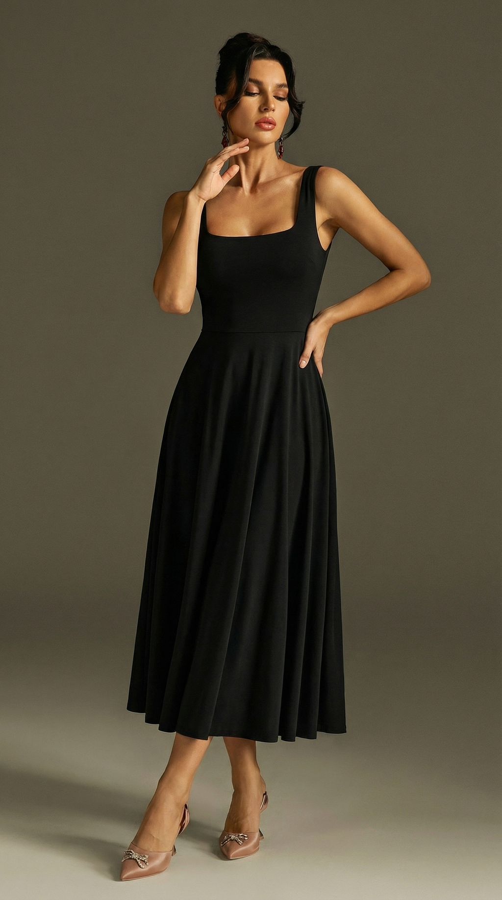 Siyah Kare Yaka Askılı Midi Elbise