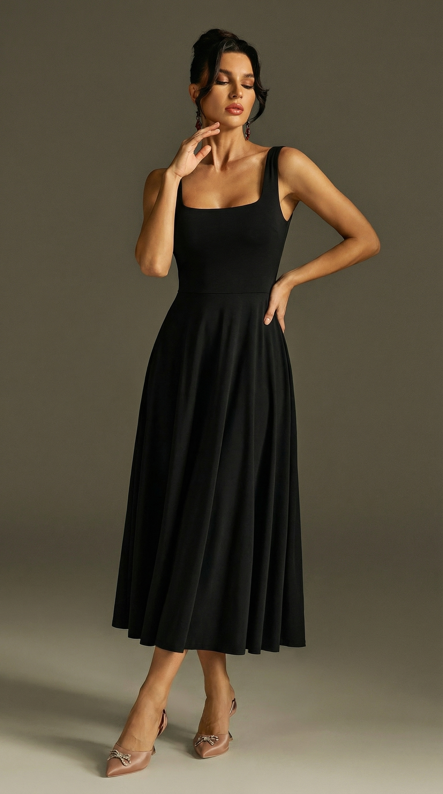 Siyah Kare Yaka Askılı Midi Elbise