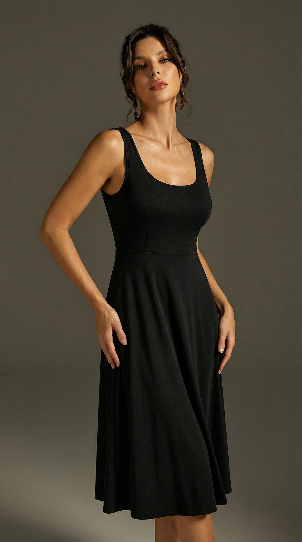 Siyah Kare Yaka Askılı Midi Elbise