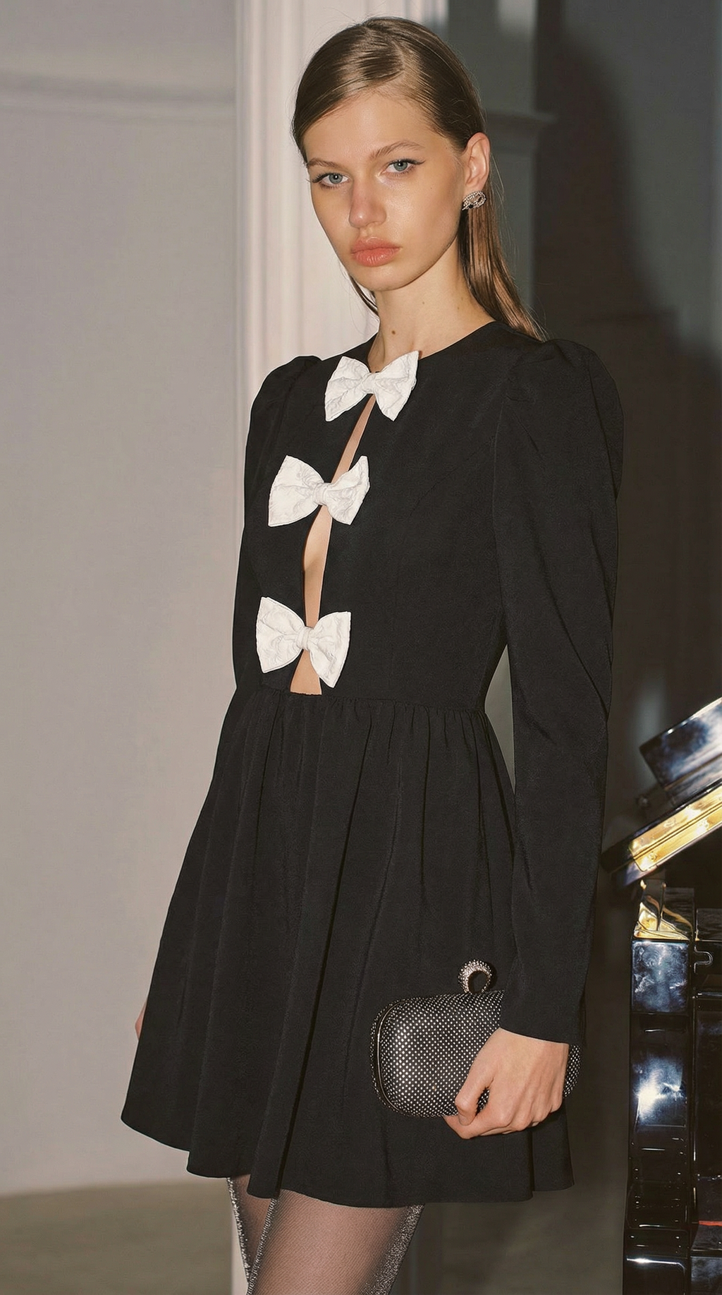 Fiyonk Detaylı Uzun Kollu Siyah Mini Elbise