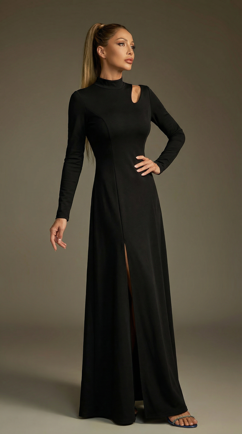 Damla Detaylı Yırtmaçlı Siyah Maxi Elbise