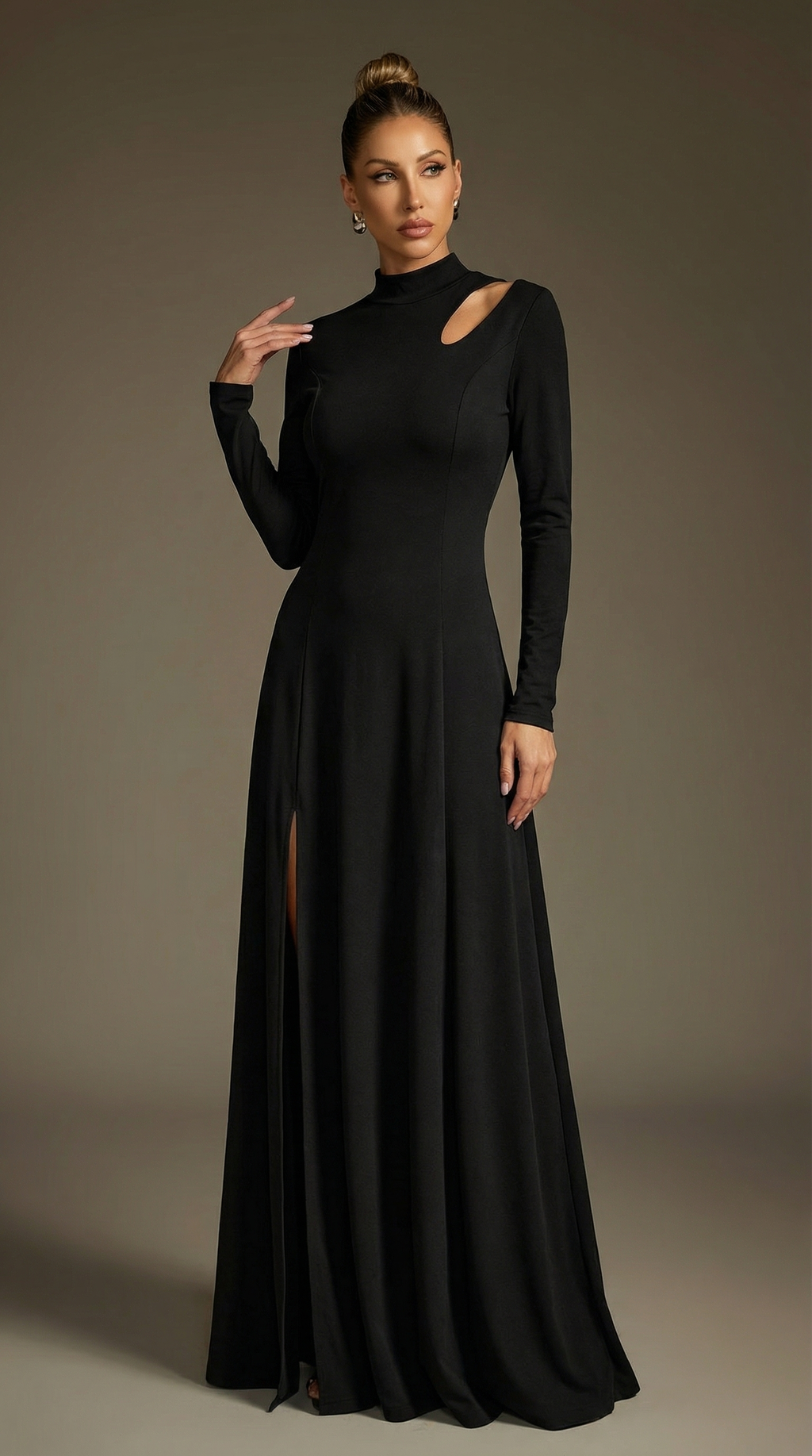 Damla Detaylı Yırtmaçlı Siyah Maxi Elbise