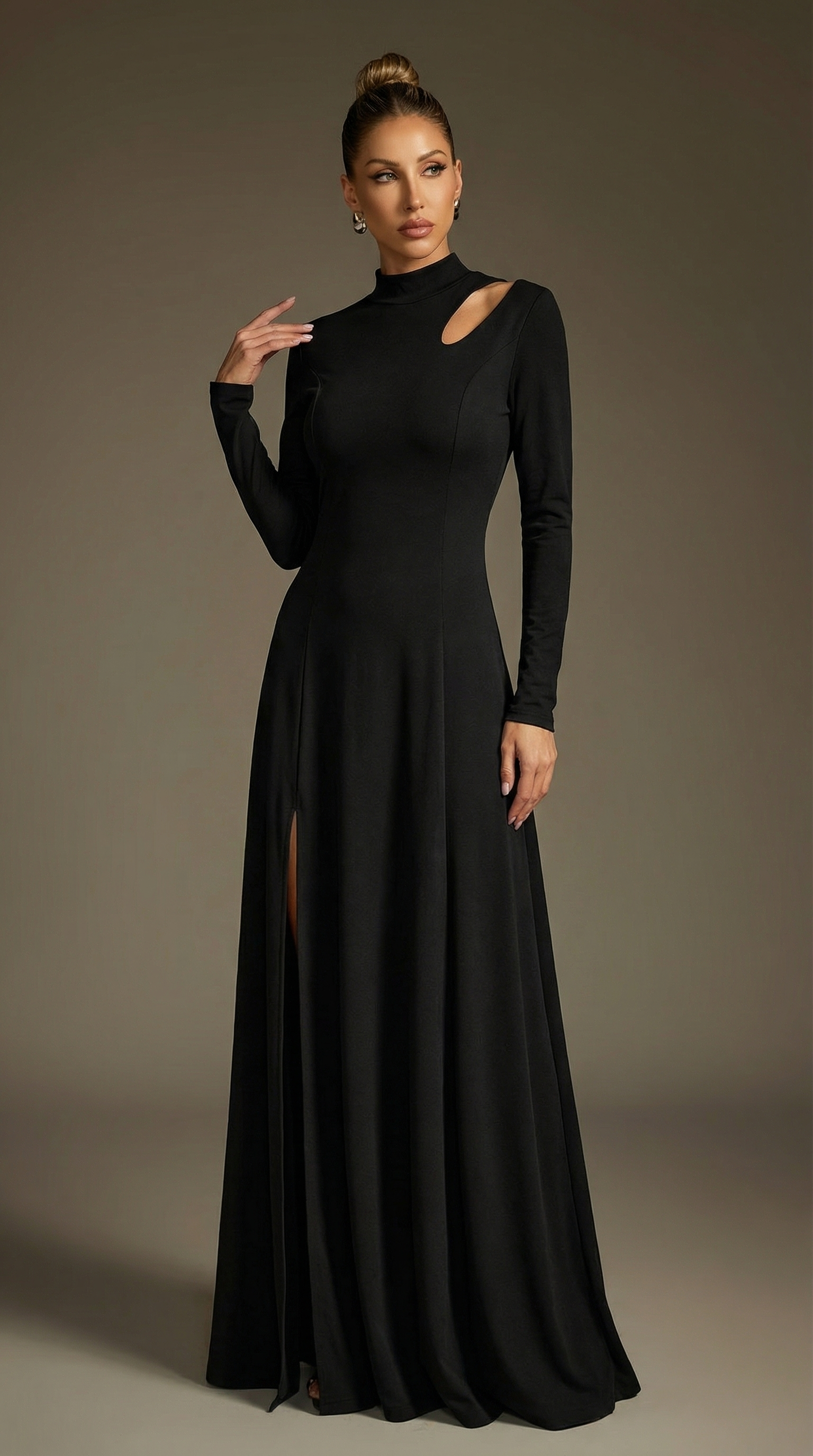 Damla Detaylı Yırtmaçlı Siyah Maxi Elbise
