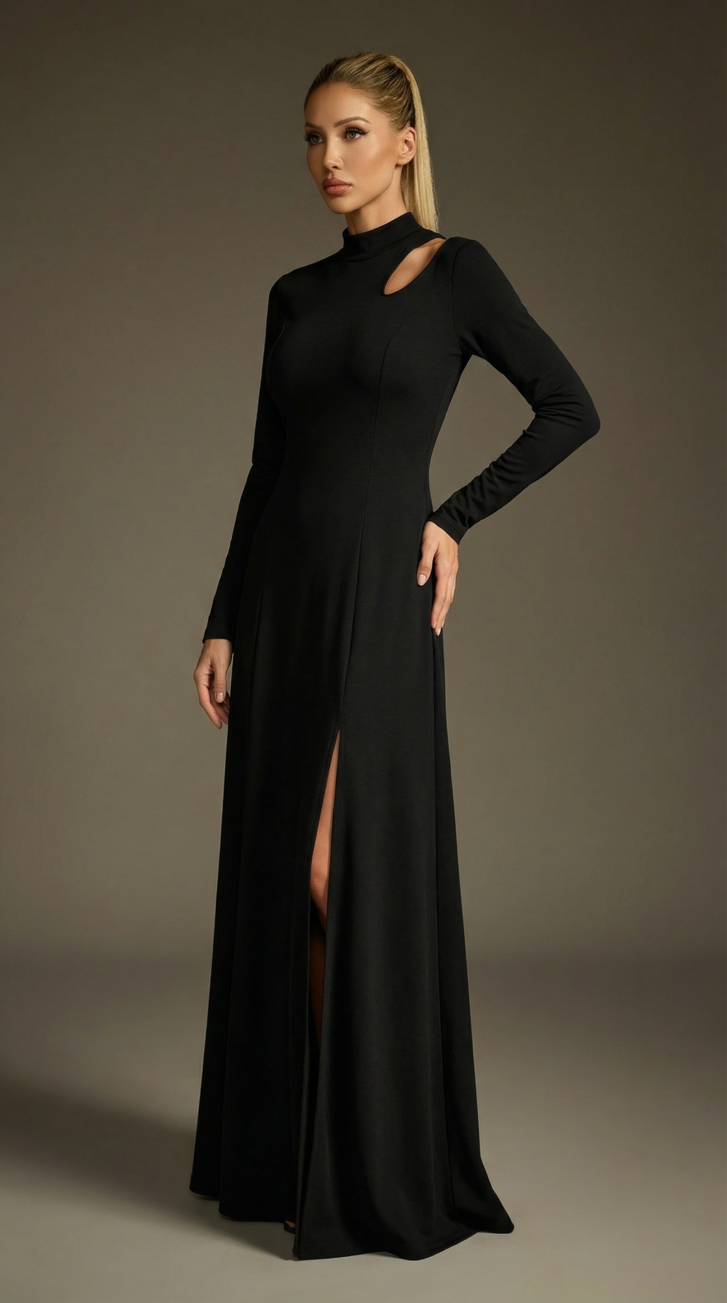Damla Detaylı Yırtmaçlı Siyah Maxi Elbise