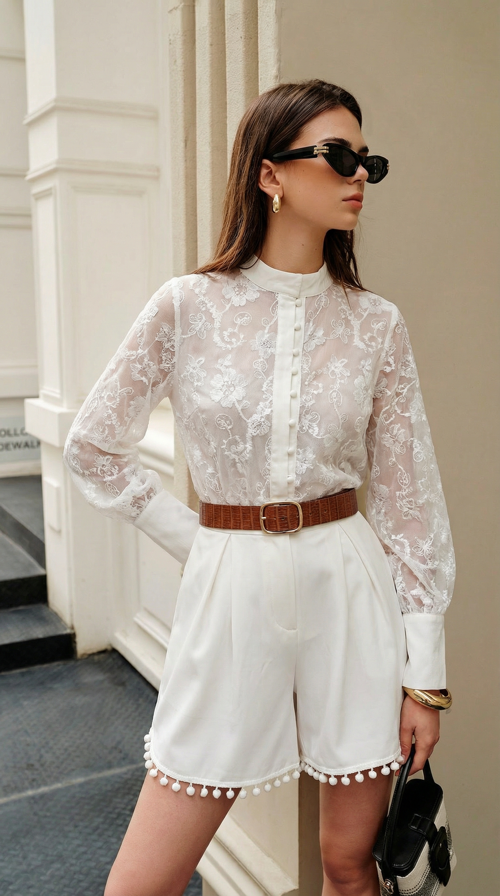 Dantel Gömlek ve Ponponlu Ekru Şort Takım