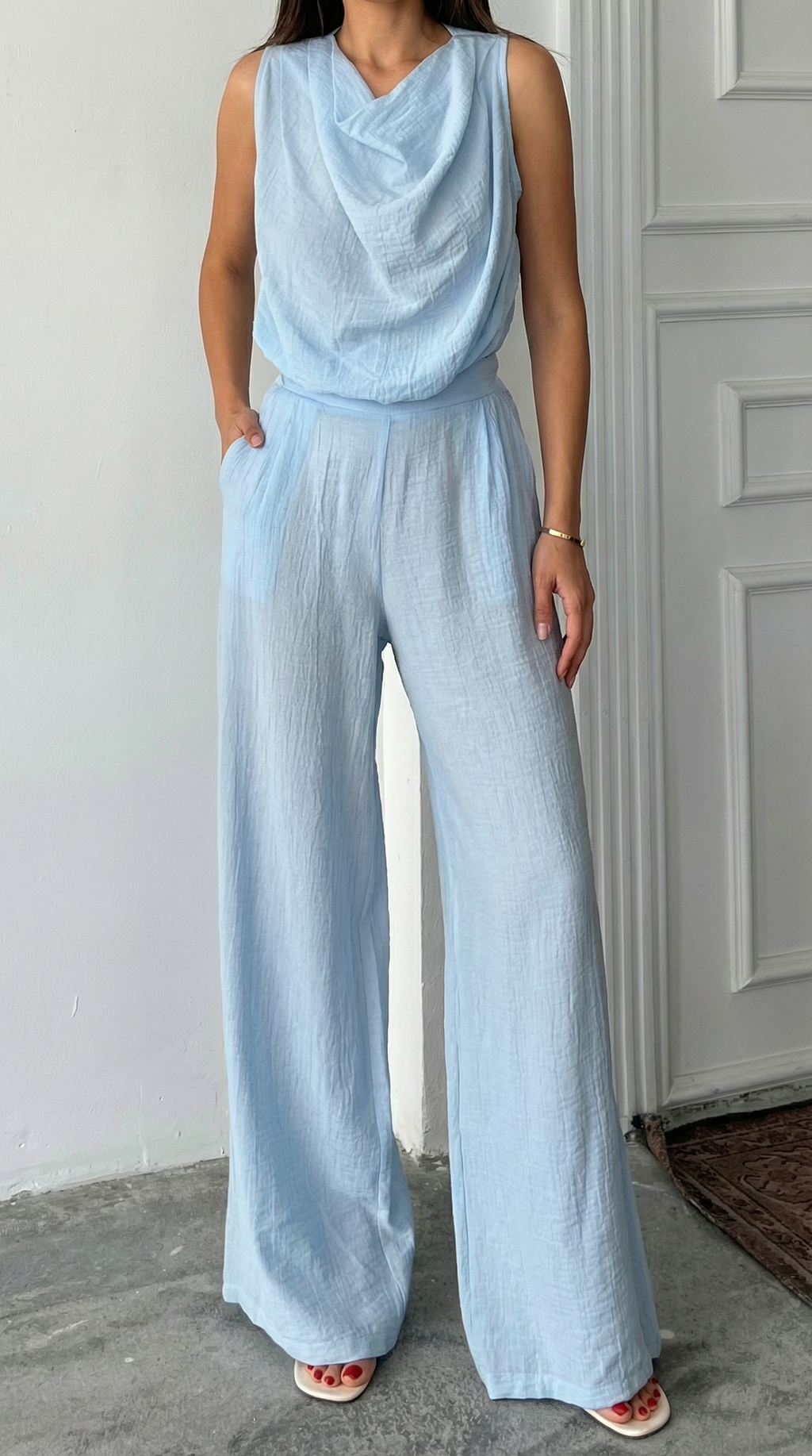 Degaşe Yaka Kolsuz Bluzlu Mavi Pantolon Takım