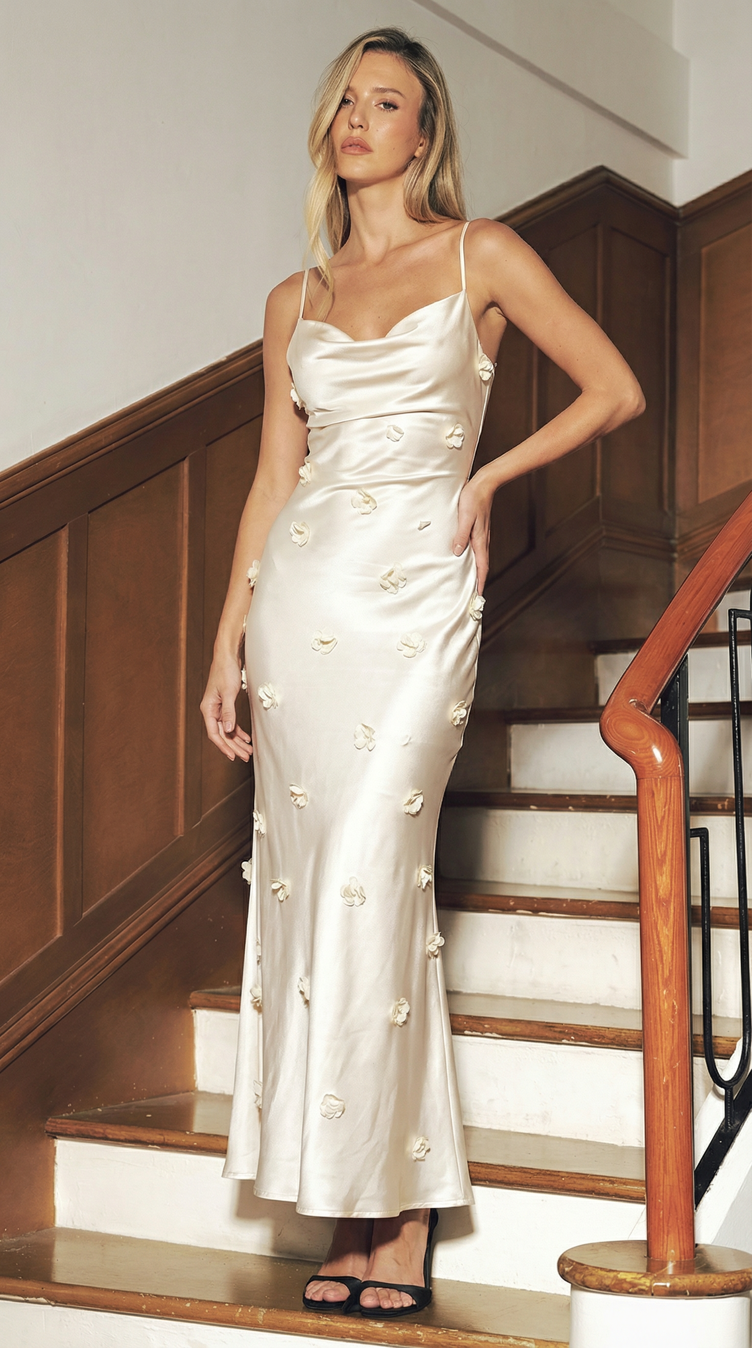 Saten Çiçek Aplikeli Askılı Uzun Elbise