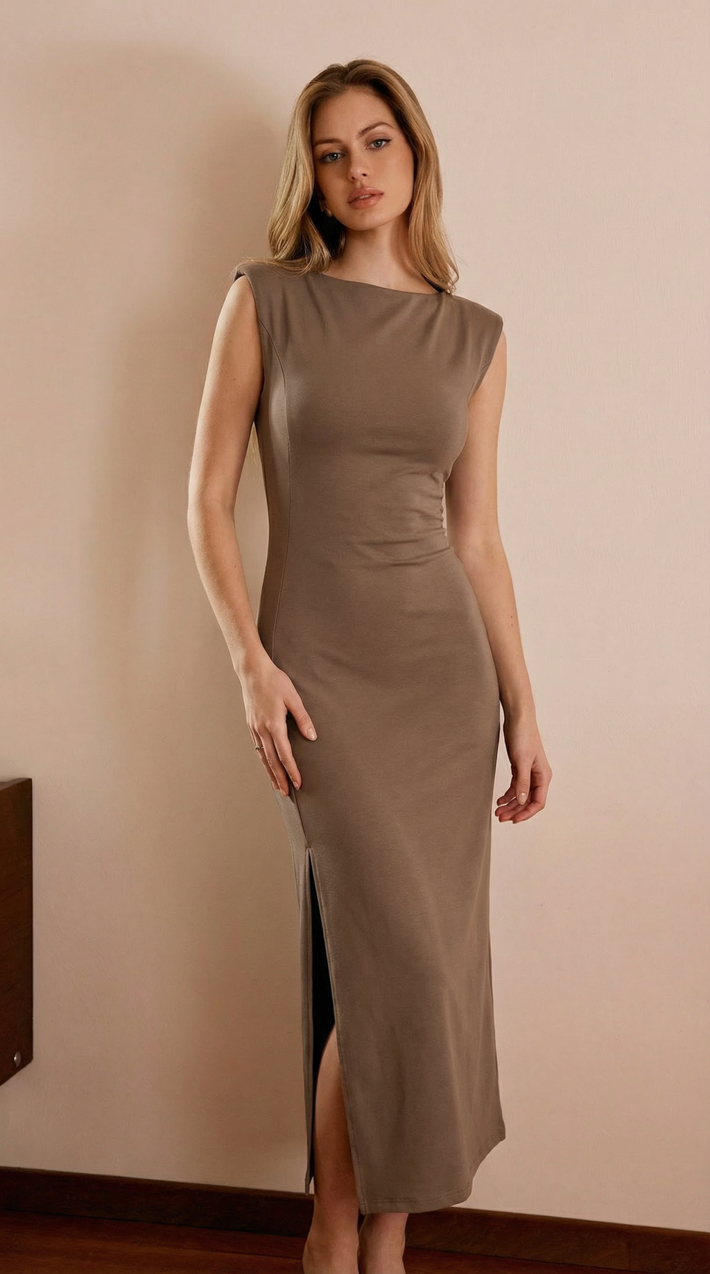 Yırtmaç Detaylı Kolsuz Antrasit Elbise