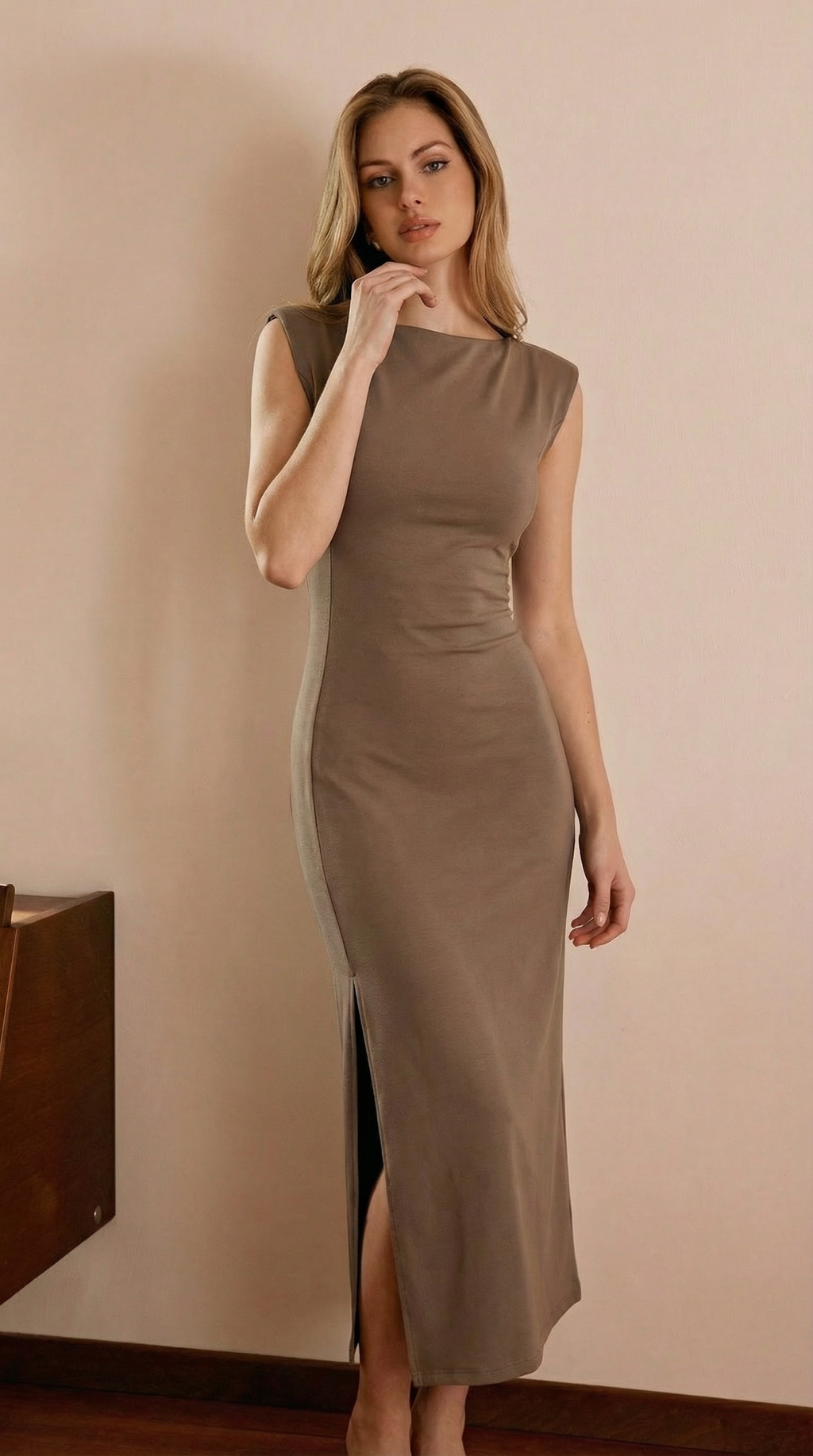 Yırtmaç Detaylı Kolsuz Antrasit Elbise