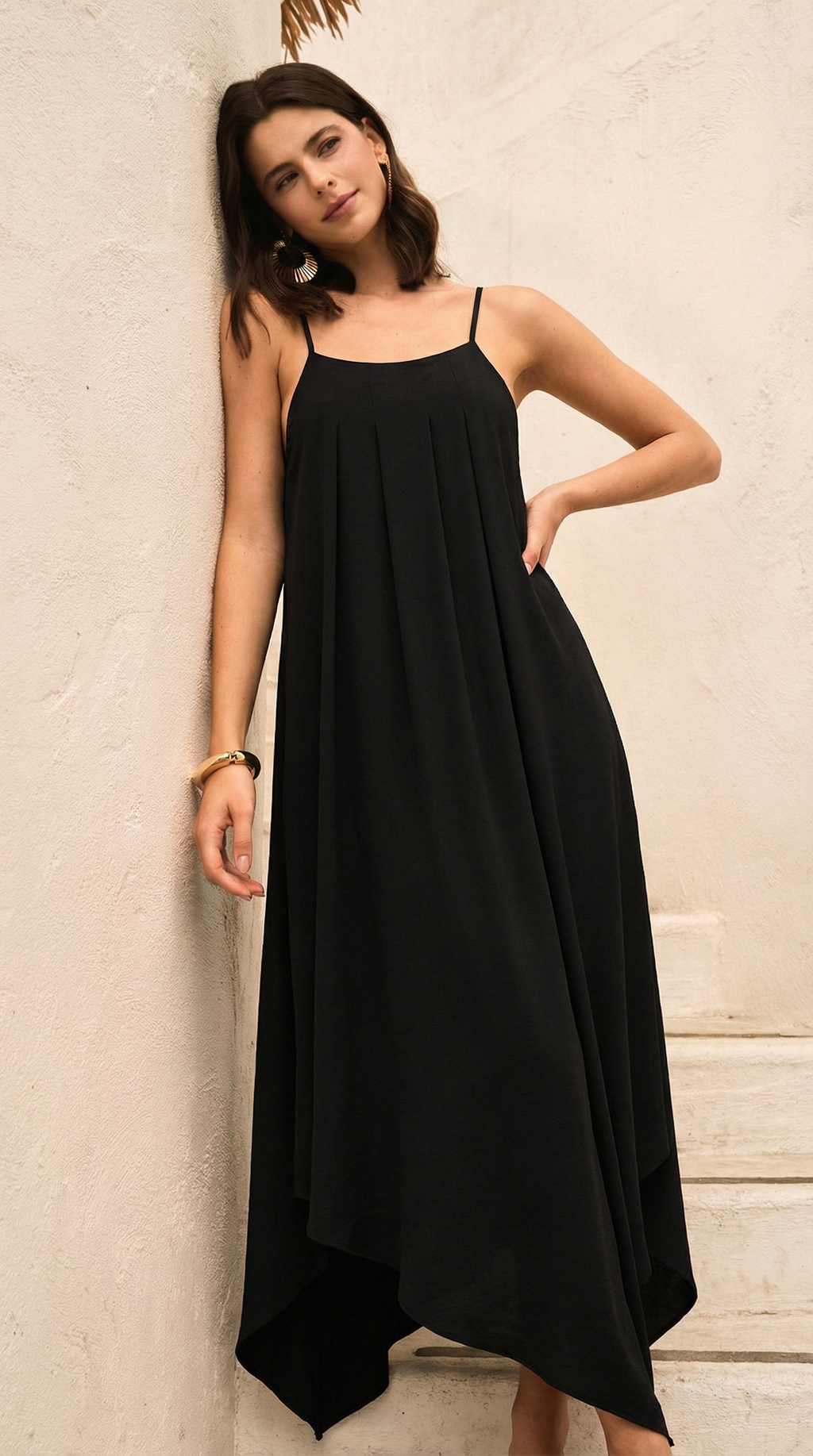 Asimetrik Kesim Askılı Siyah Elbise