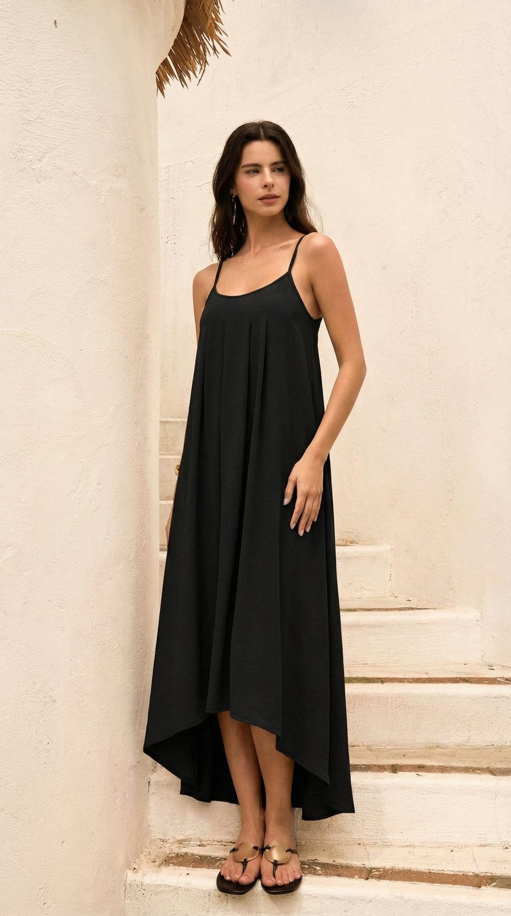 Asimetrik Kesim Askılı Siyah Elbise