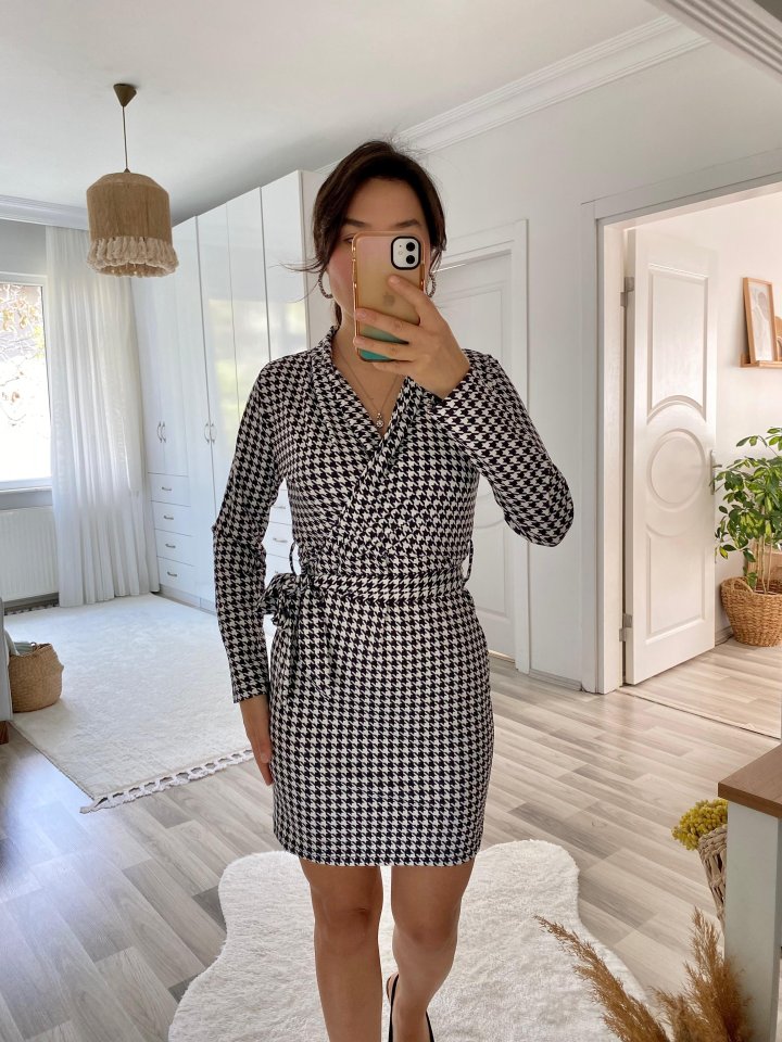 Kadın Uzun Kollu Kruvaze Yaka Bağlamalı Kemer Dalgıç Mini Boy Elbise