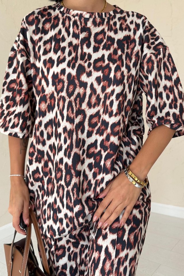 Leopar Desenli T-shirt ve Pantolon Takım
