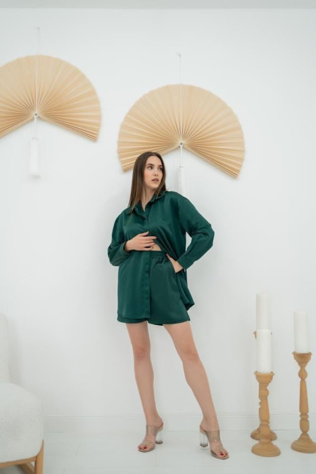 Zümrüt Saten Şortlu Takım