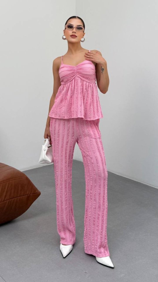 Kadın Pembe  Dokulu Askılı Üst Ve Bol Paça Pantolon 2’li Takım