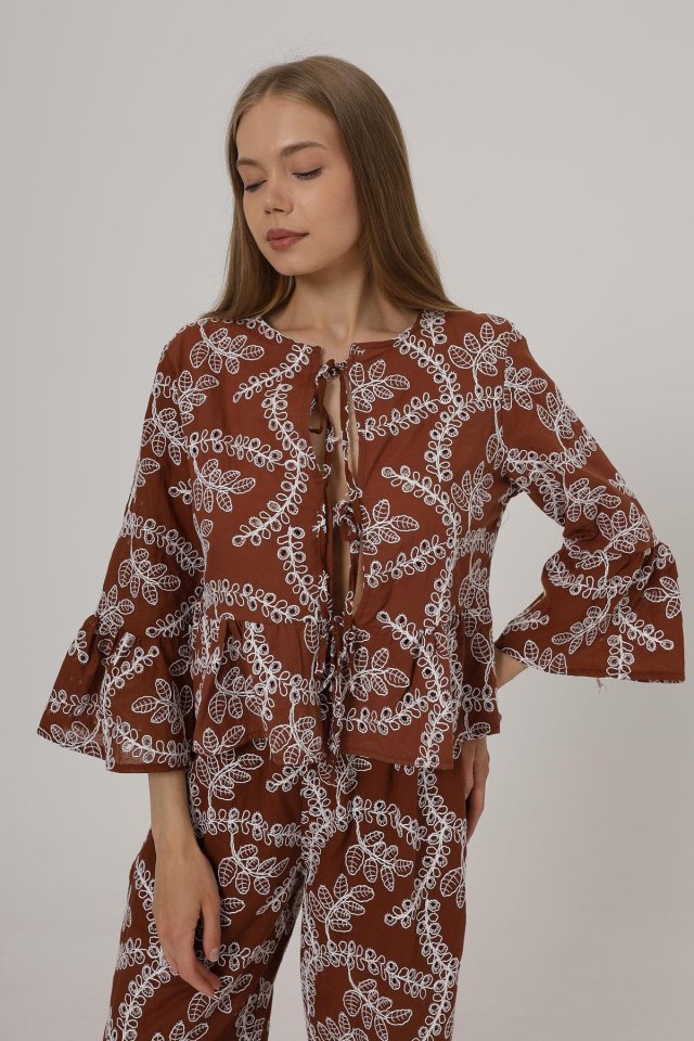 Fiyonk Bağlamalı Brode Bluz - Kahve
