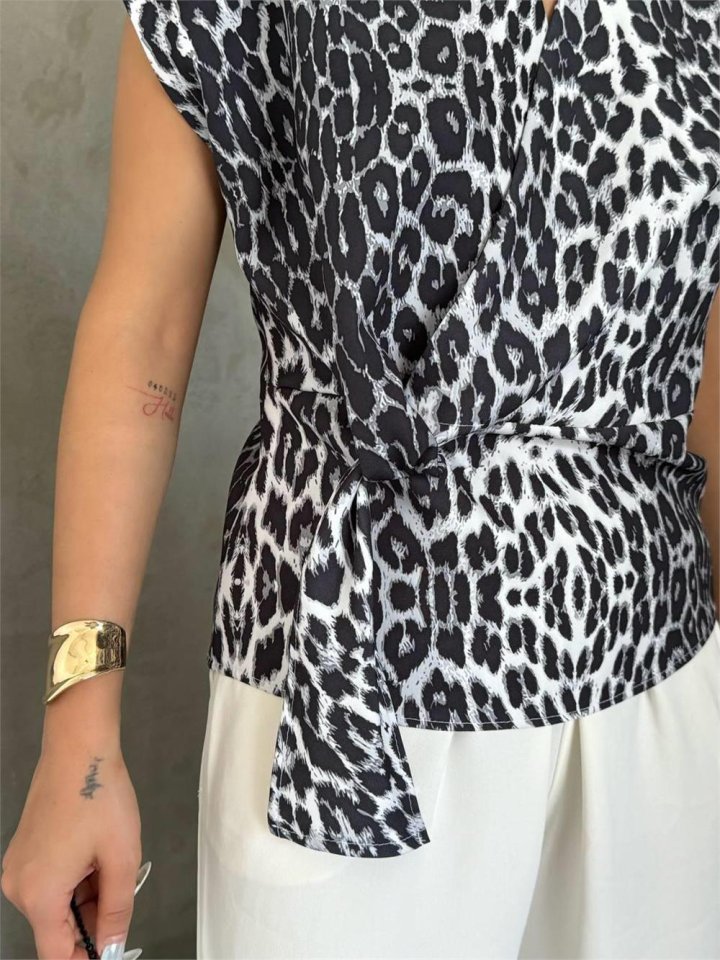 LEOPAR DESEN YANDAN BAĞLAMA DETAYLI BLUZ - Gri