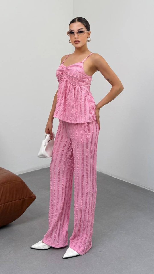 Kadın Pembe  Dokulu Askılı Üst Ve Bol Paça Pantolon 2’li Takım
