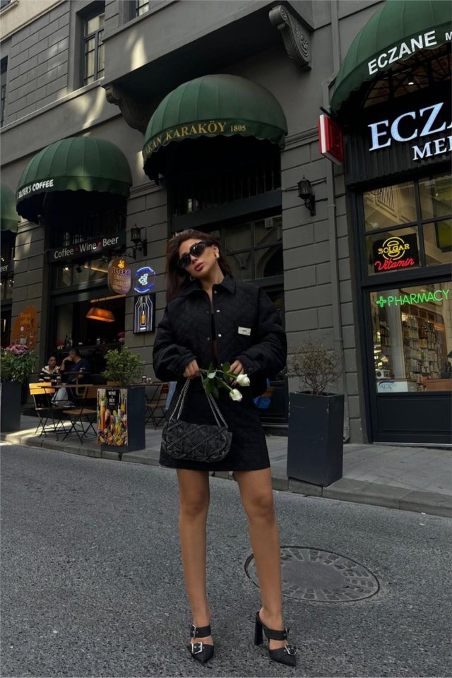 KAPİTONE CROP CEKET - ETEK TAKIM ARMA DETAYLI - Siyah