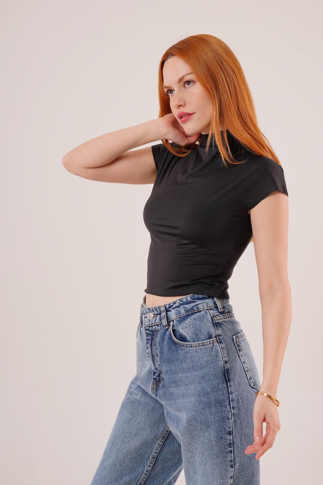 Boğazlı Parlak Kumaş Siyah Crop