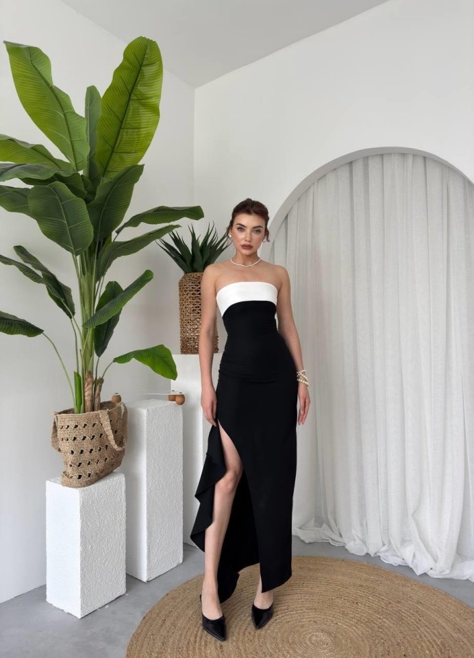 Yırtmaç Detaylı Straplez Siyah Elbise