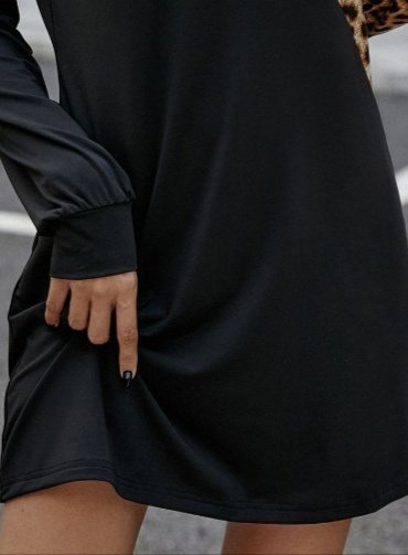 Kadın Uzun Kollu Omuzdan Açık Leopar Desenli Viskon Iki Iplik Mini Elbise