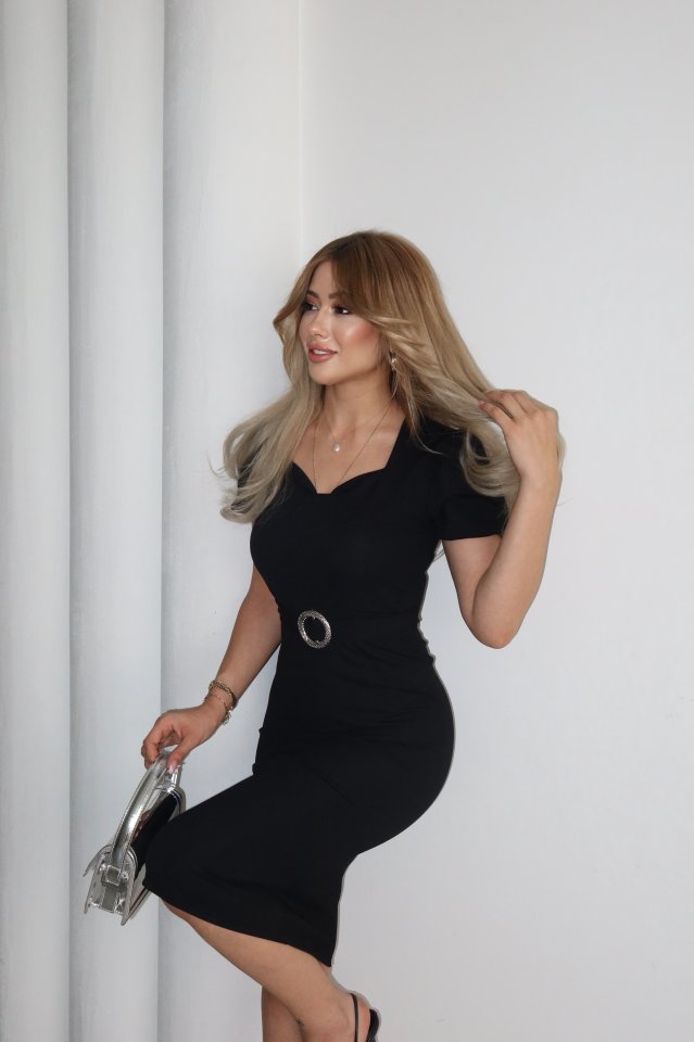 Kadın Kısa Kollu Yakası Açık önden Halka Detaylı Ithal Krep Elbise