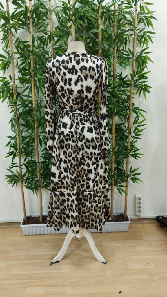 Leopar Desenli Kruvaze Kuşaklı Midi Elbise